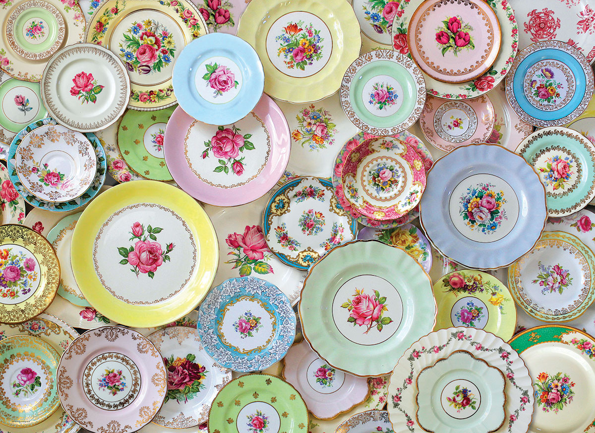 Collection plate. Тарелки разные. Много тарелок. Коллекция тарелок в интерьере. Тарелки из разных материалов.