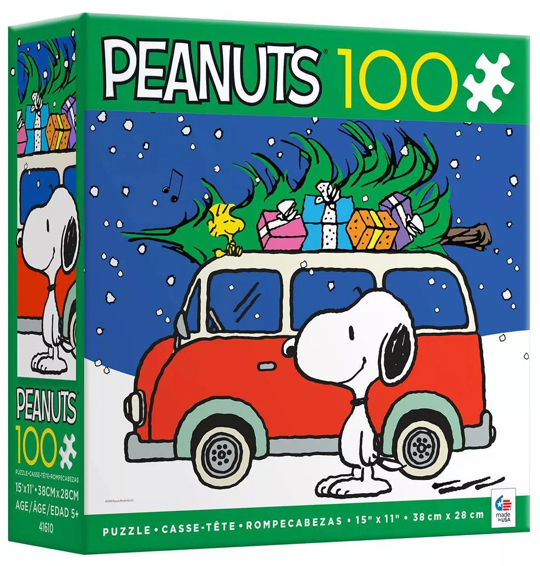 Snoopy with Christmas Tree