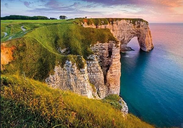 Vue sur les falaises d'Etretat Travel
