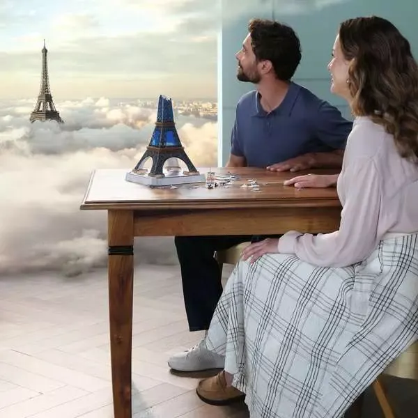 Iconics: Eiffel Tower - With Light