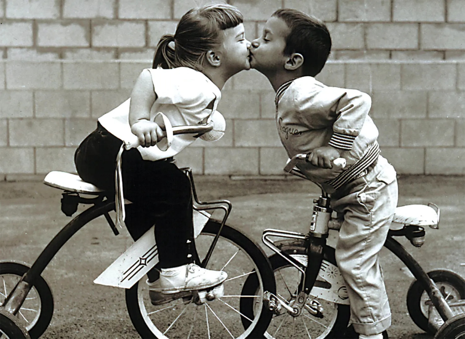 Tricycle Kiss People
