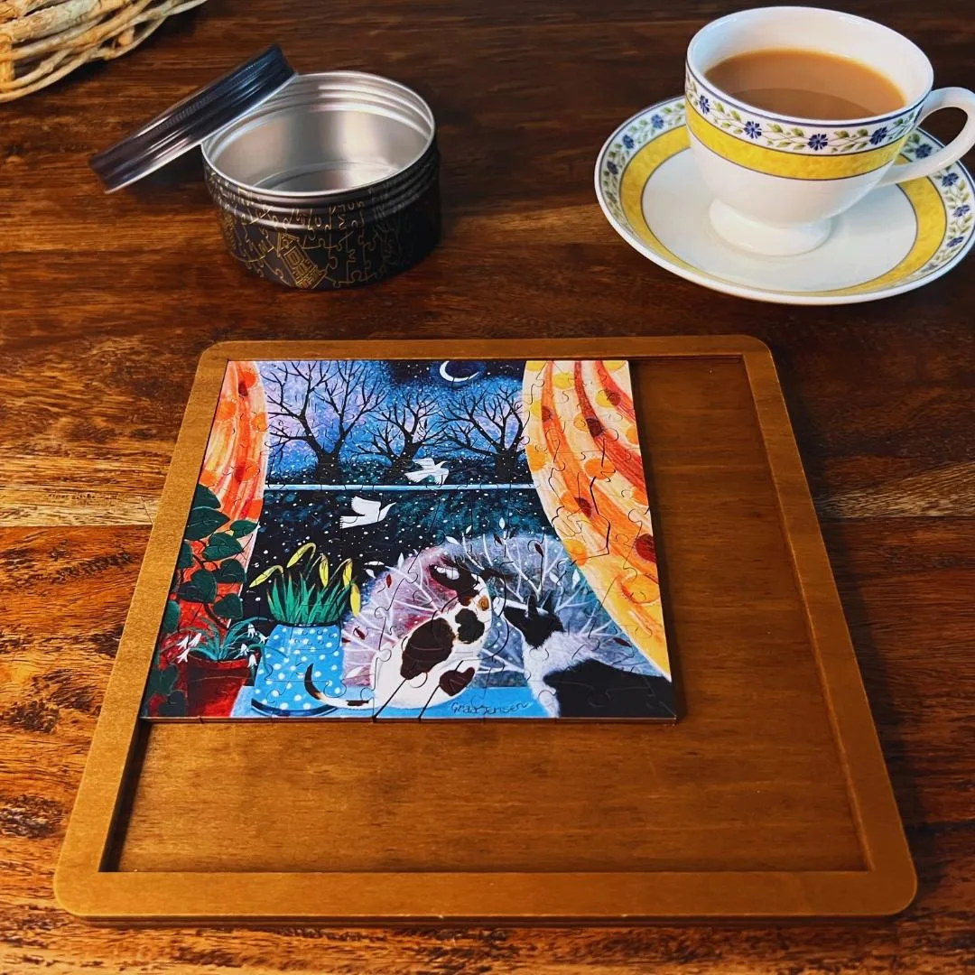 Watching Snowfall - Mini Quarter Tin