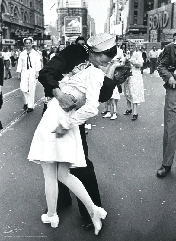 V-J Kiss in Times Square -  LIFE Magazine Valentine's Day