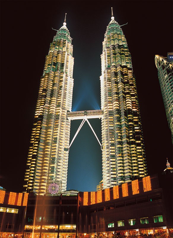 Twin Towers, Malaysia Landmarks & Monuments Glow in the Dark Puzzle