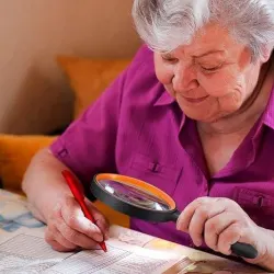 Large Magnifying Glass 10X Handheld Reading Magnifier for Seniors & Kids